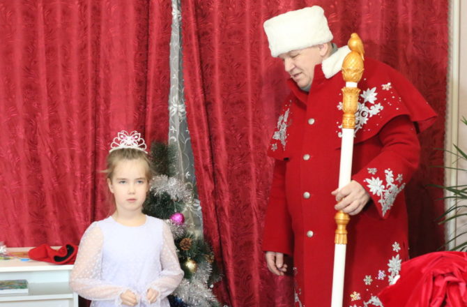 В Соликамске побывал официальный посланник российского Деда Мороза